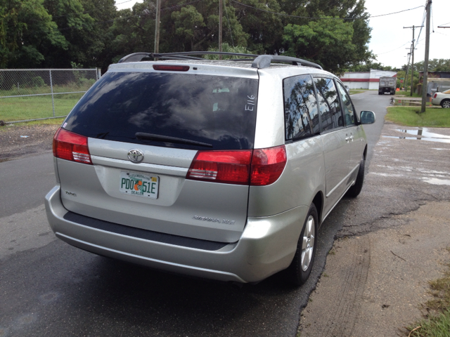 Toyota Sienna 2004 photo 3