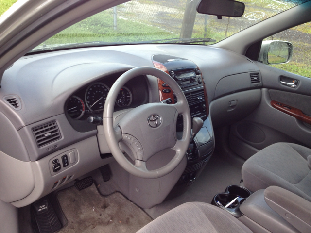 Toyota Sienna 2004 photo 4