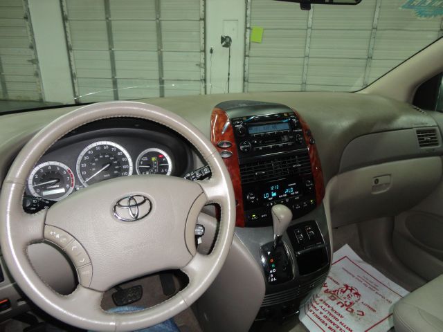 Toyota Sienna 2004 photo 1