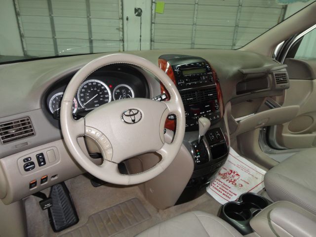 Toyota Sienna 2004 photo 22