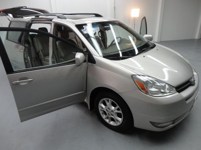 Toyota Sienna 2004 photo 26