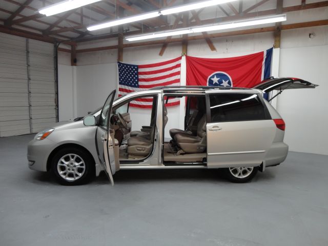 Toyota Sienna 2004 photo 4