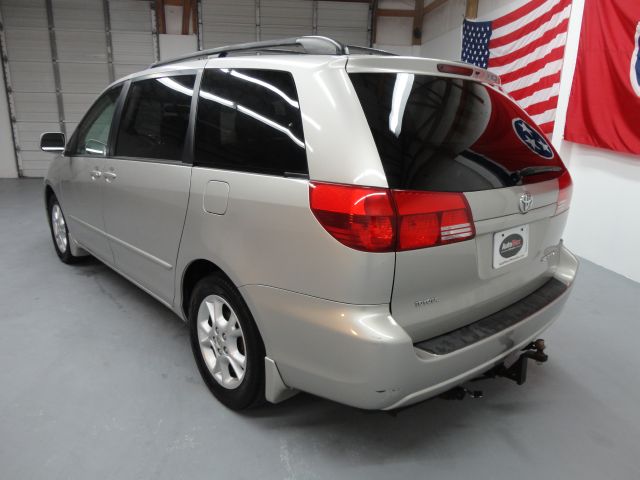 Toyota Sienna 2004 photo 45