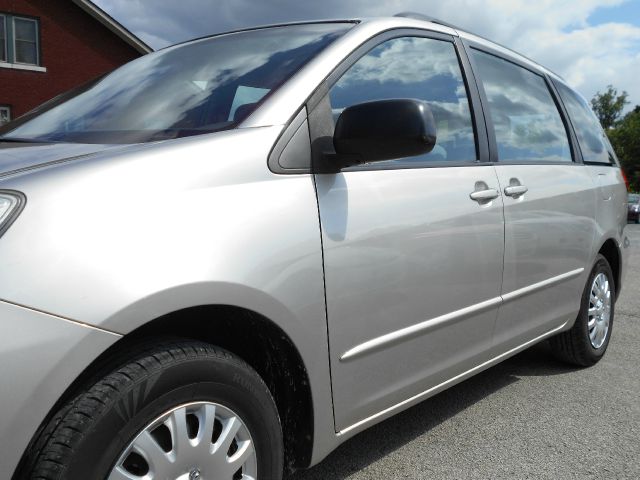 Toyota Sienna 2004 photo 10