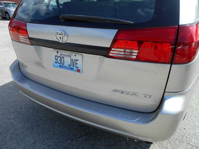 Toyota Sienna 2004 photo 12