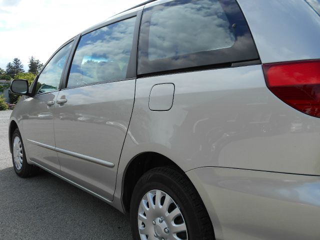 Toyota Sienna 2004 photo 13