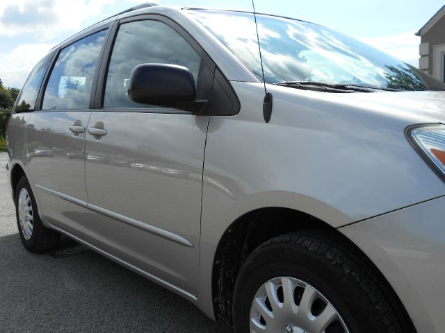 Toyota Sienna 2004 photo 29