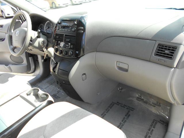 Toyota Sienna 2004 photo 39