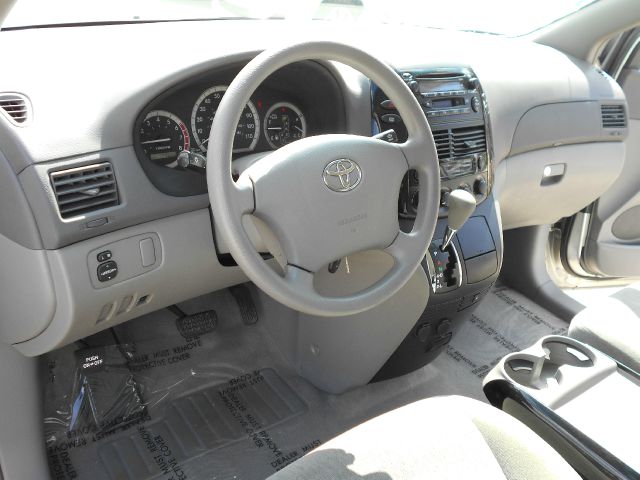 Toyota Sienna 2004 photo 48