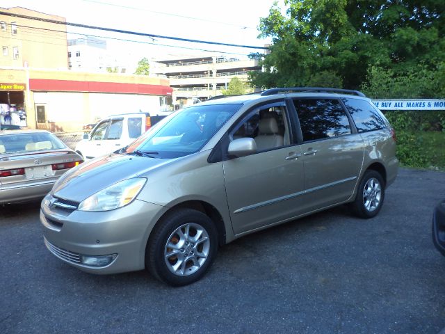 Toyota Sienna 2004 photo 3