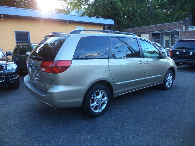 Toyota Sienna 2004 photo 5