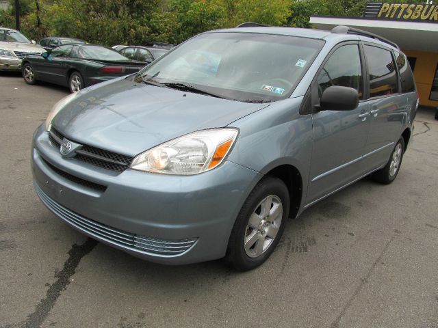 Toyota Sienna 2004 photo 3