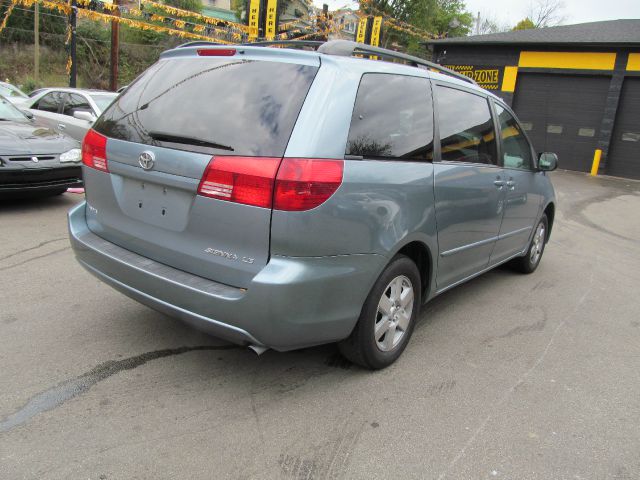 Toyota Sienna 2004 photo 4