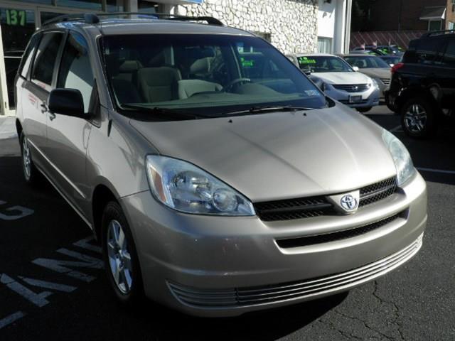 Toyota Sienna 2004 photo 1