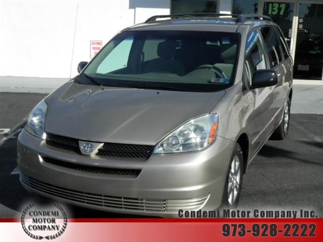 Toyota Sienna 2004 photo 2