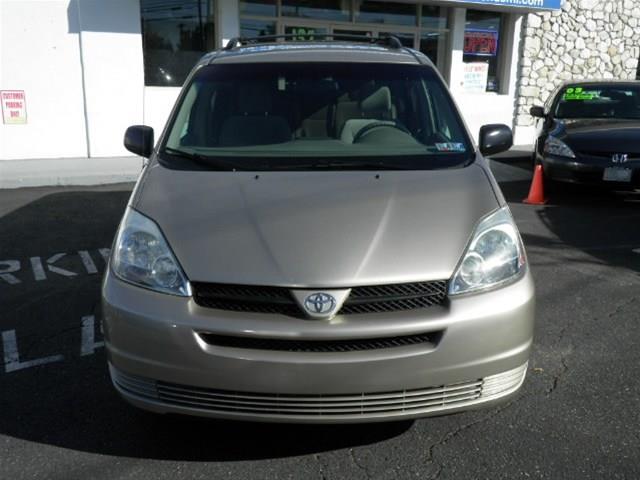 Toyota Sienna 2004 photo 3