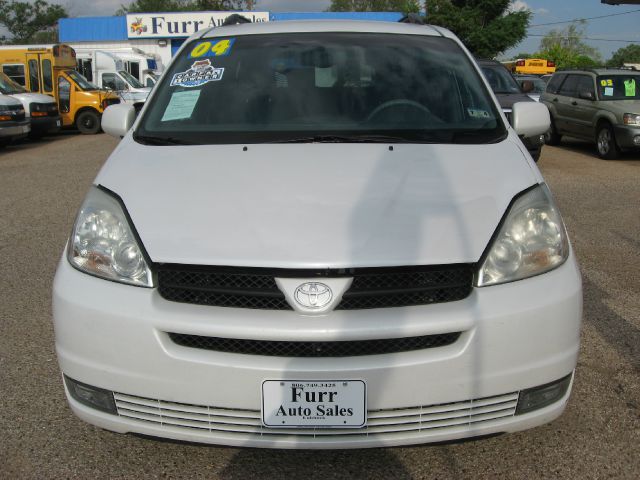 Toyota Sienna 2004 photo 1