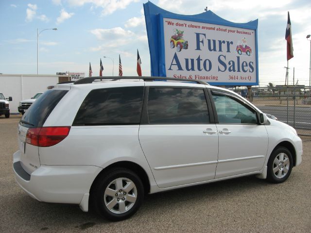 Toyota Sienna 2004 photo 2