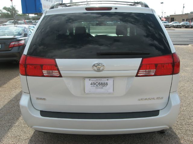 Toyota Sienna 2004 photo 4