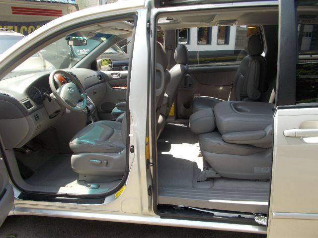 Toyota Sienna 2004 photo 1