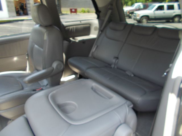 Toyota Sienna 2004 photo 14