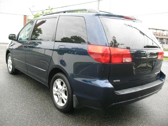 Toyota Sienna 2004 photo 1