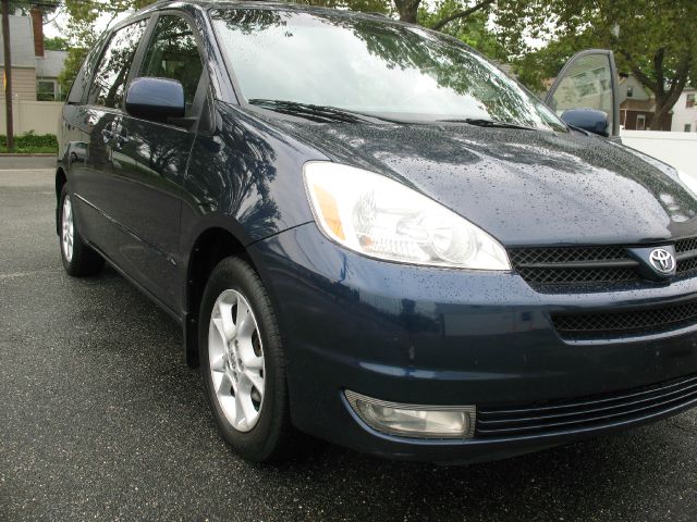 Toyota Sienna 2004 photo 4