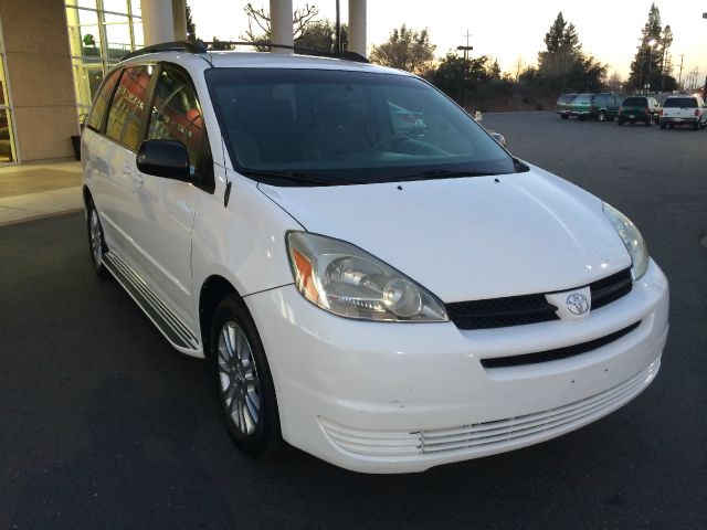 Toyota Sienna 2004 photo 3