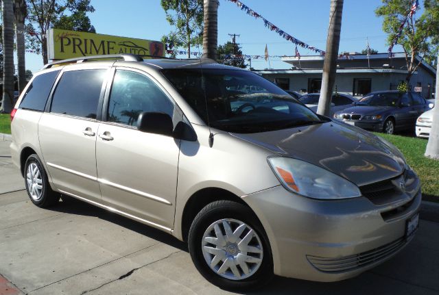 Toyota Sienna 2004 photo 2