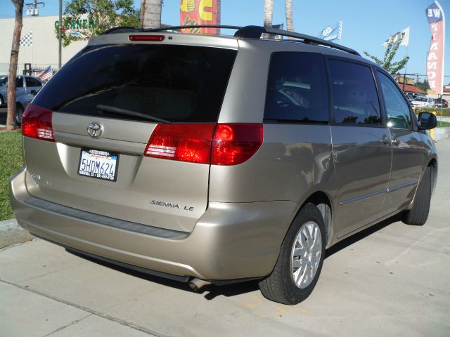 Toyota Sienna 2004 photo 4