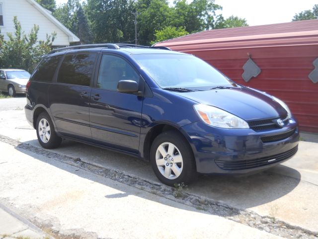 Toyota Sienna 2004 photo 2