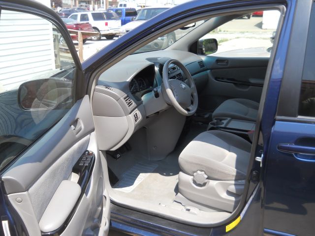 Toyota Sienna 2004 photo 4