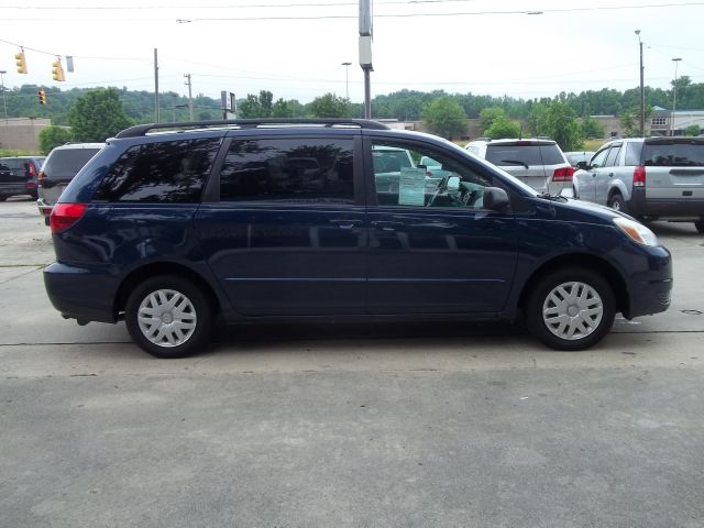 Toyota Sienna 2004 photo 3