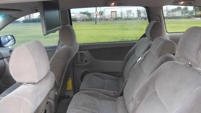 Toyota Sienna 2004 photo 10