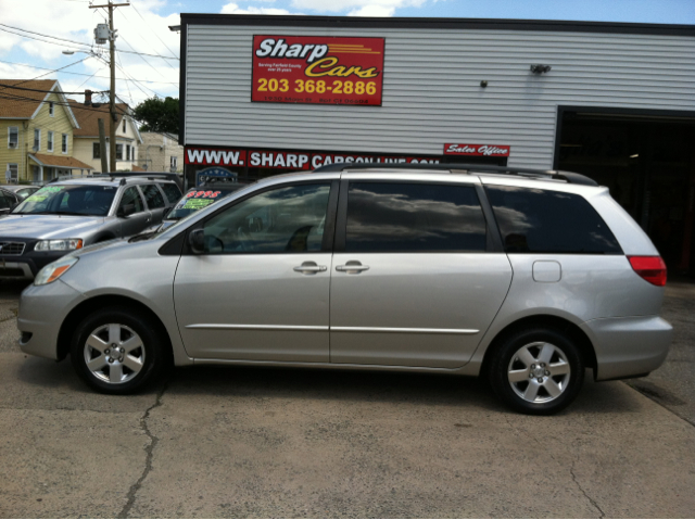 Toyota Sienna 2004 photo 1