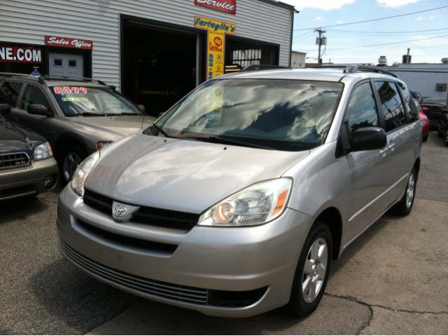 Toyota Sienna 2004 photo 3