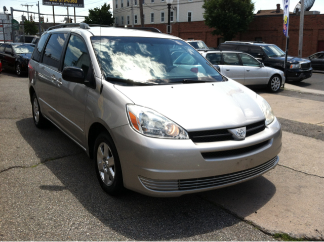 Toyota Sienna 2004 photo 4