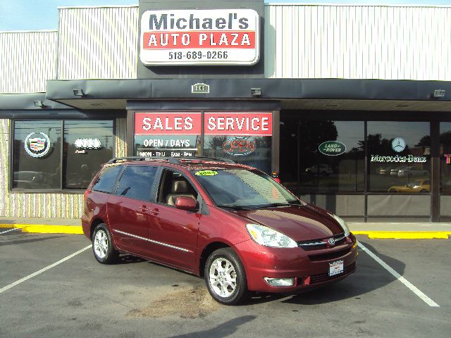 Toyota Sienna 2004 photo 2