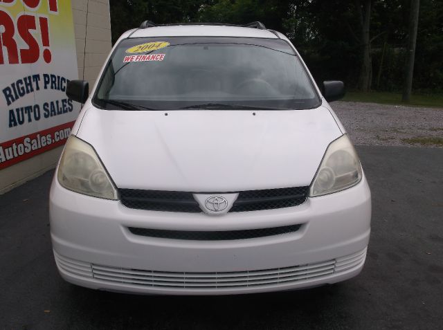 Toyota Sienna 2004 photo 1