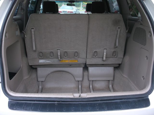 Toyota Sienna 2004 photo 2