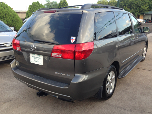 Toyota Sienna 2004 photo 8