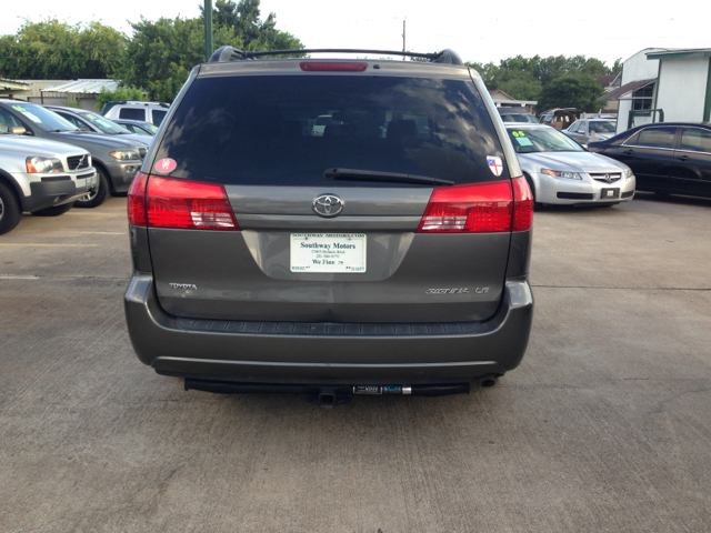 Toyota Sienna 2004 photo 9