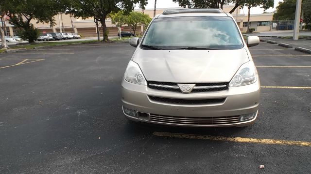 Toyota Sienna 2004 photo 3