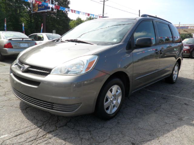 Toyota Sienna Touring - Moonroof MiniVan