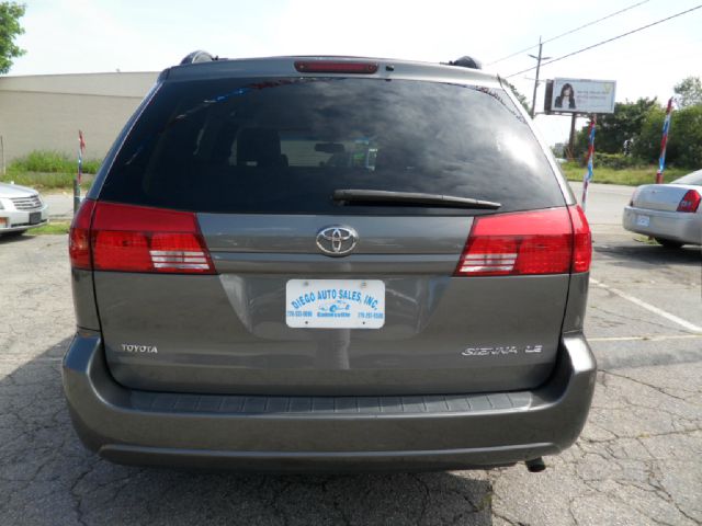 Toyota Sienna 2004 photo 2