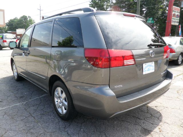 Toyota Sienna 2004 photo 3