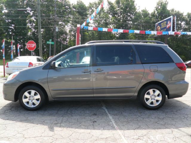 Toyota Sienna 2004 photo 4