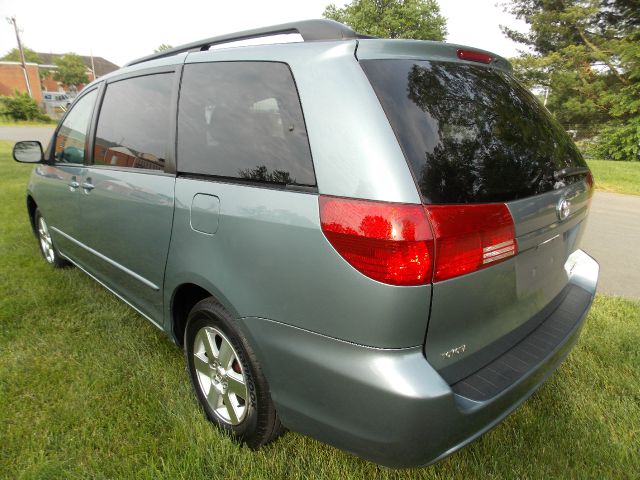 Toyota Sienna 2004 photo 16