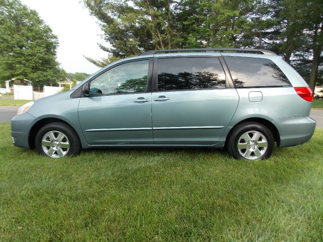 Toyota Sienna 2004 photo 18