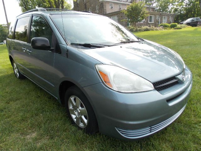 Toyota Sienna 2004 photo 3